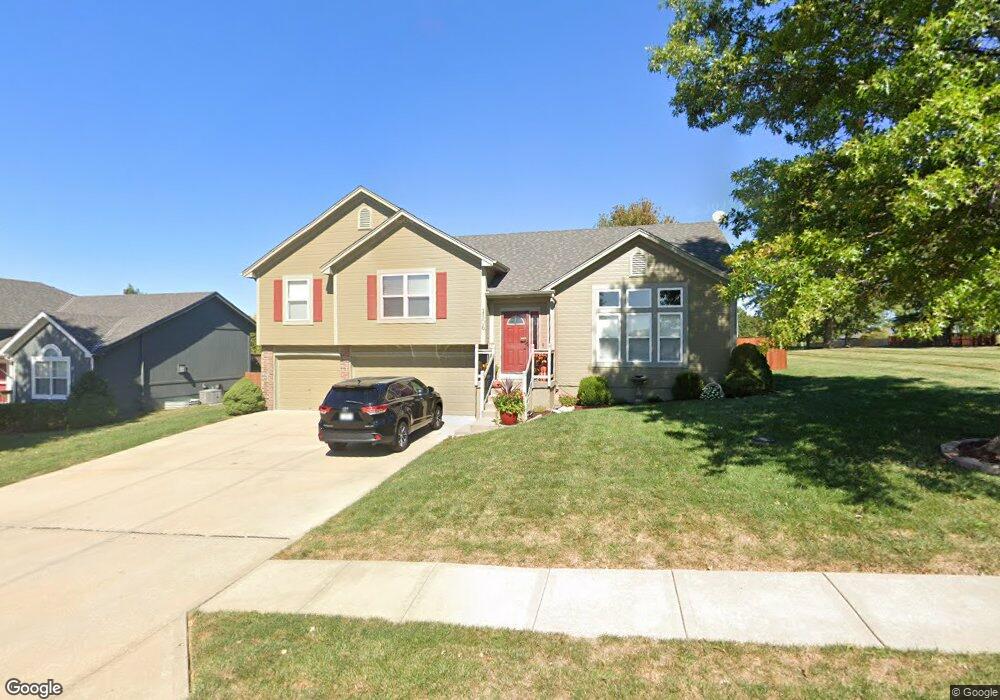 1106 Country Ln, Raymore, MO 64083 - photo 1