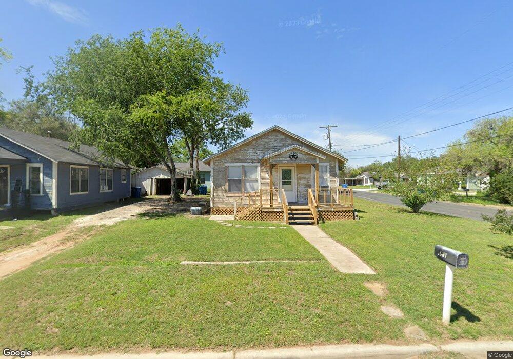 411 N Berry St, Beeville, TX 78102 - photo 1