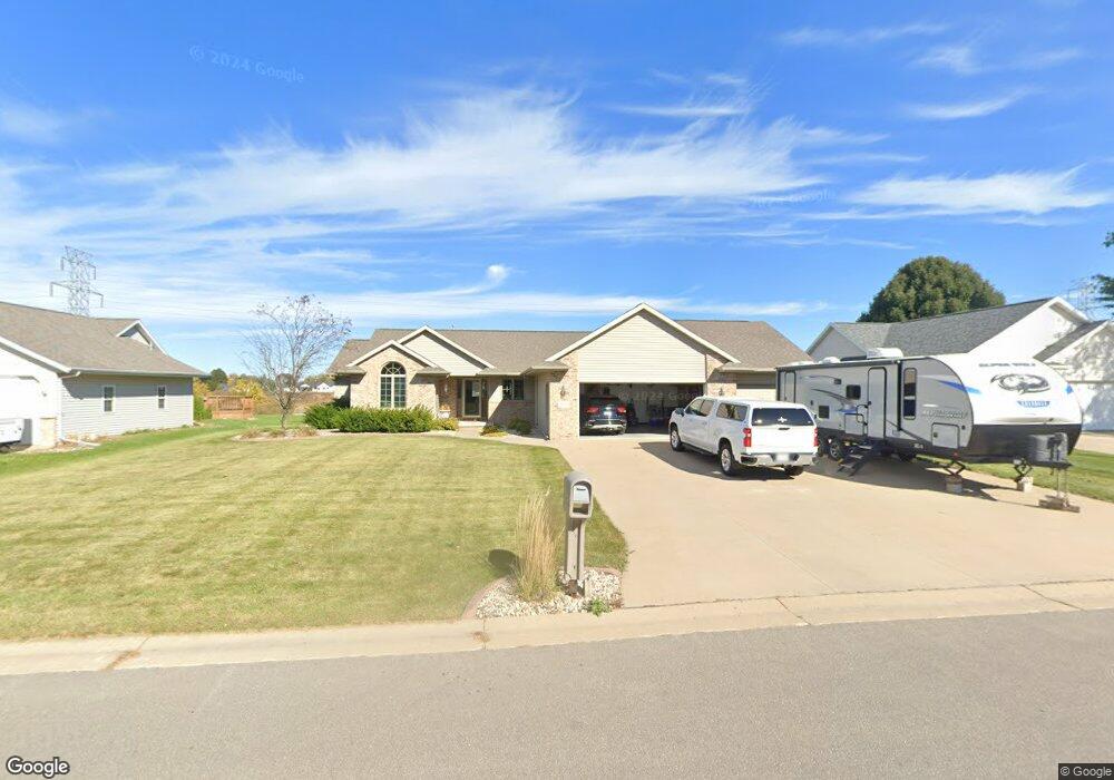 W5648 Jochmann Dr, Appleton, WI 54915 - photo 1