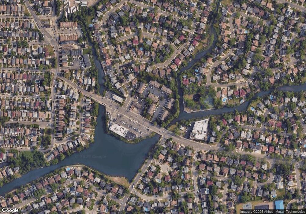 32 Vanderbilt Way, Valley Stream, NY 11581 - photo 1