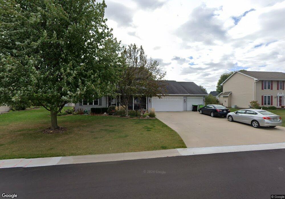 W6067 Dahlia Dr, Appleton, WI 54915 - photo 1