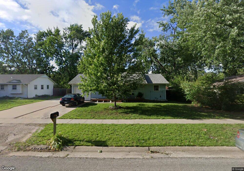 1824 SW 36th St, Topeka, KS 66611 - photo 1