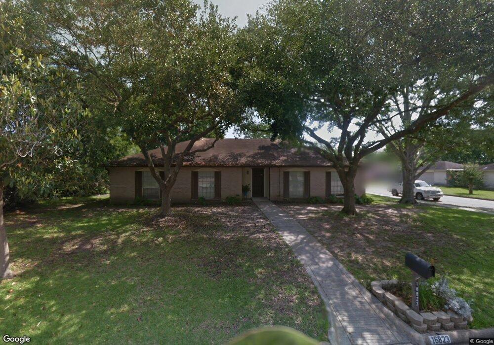 16823 Hibiscus Ln, Friendswood, TX 77546 - photo 1