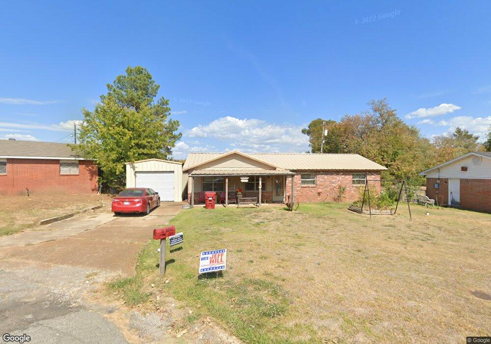 110 Hughes Ave, Hugo, OK 74743 - photo 1
