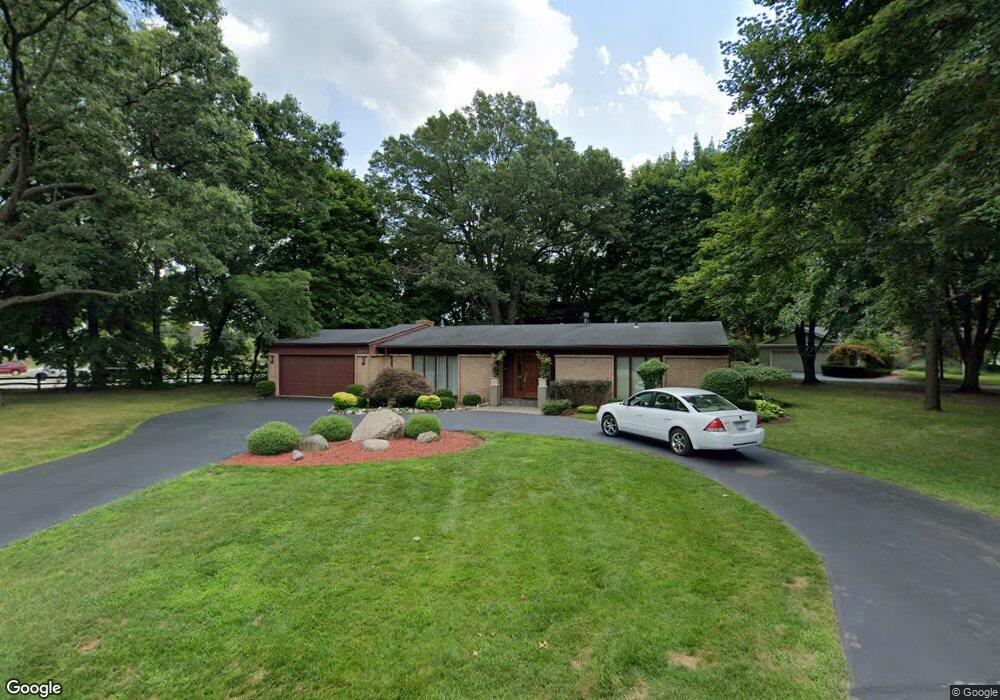 6075 Crabtree Rd, Bloomfield Hills, MI 48301 - photo 1