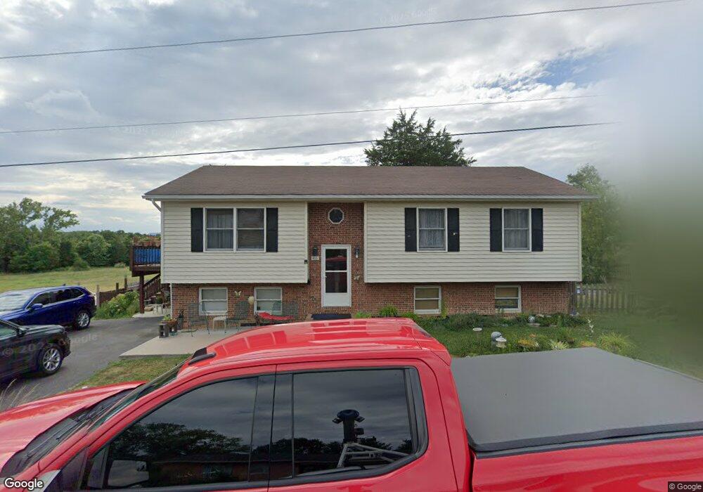 416 Royal Ave, Strasburg, VA 22657 - photo 1