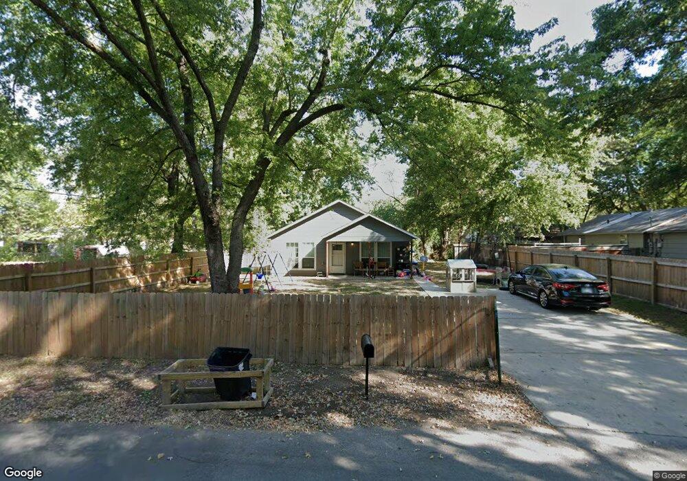 209 SW 2nd St, Pryor, OK 74361 - photo 1