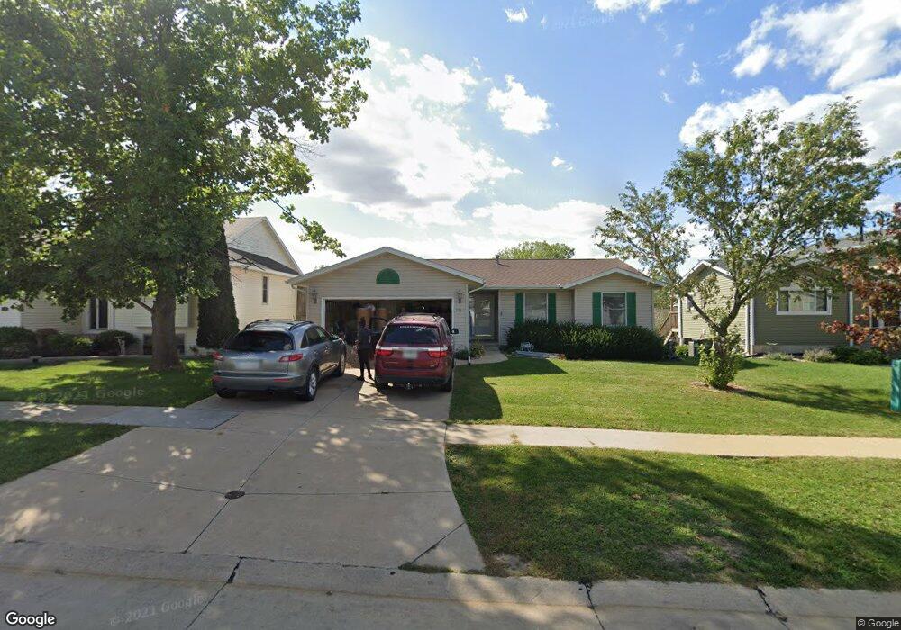 3516 King Dr SW, Cedar Rapids, IA 52404 - photo 1