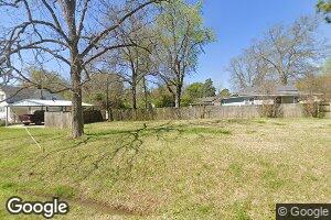 211 N Cypress St, Vivian, LA 71082