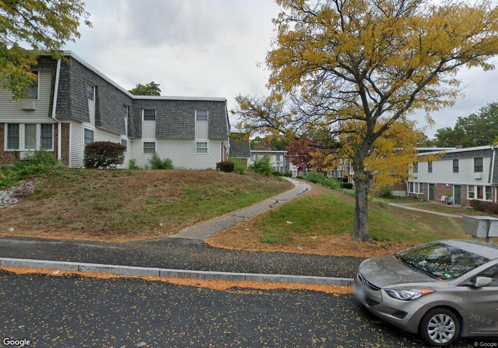 164 Beech Hill Dr unit 164, Manchester, NH 03103 - photo 1