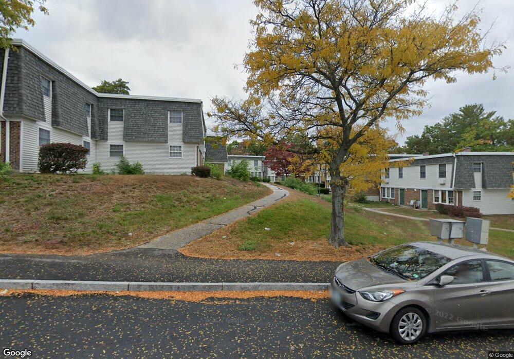 166 Beech Hill Dr unit 166, Manchester, NH 03103 - photo 1