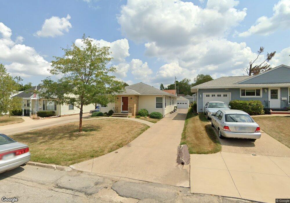 1118 Forest Dr SE, Cedar Rapids, IA 52403 - photo 1