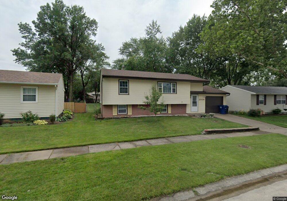 2009 Valley Dr, Davenport, IA 52806 - photo 1