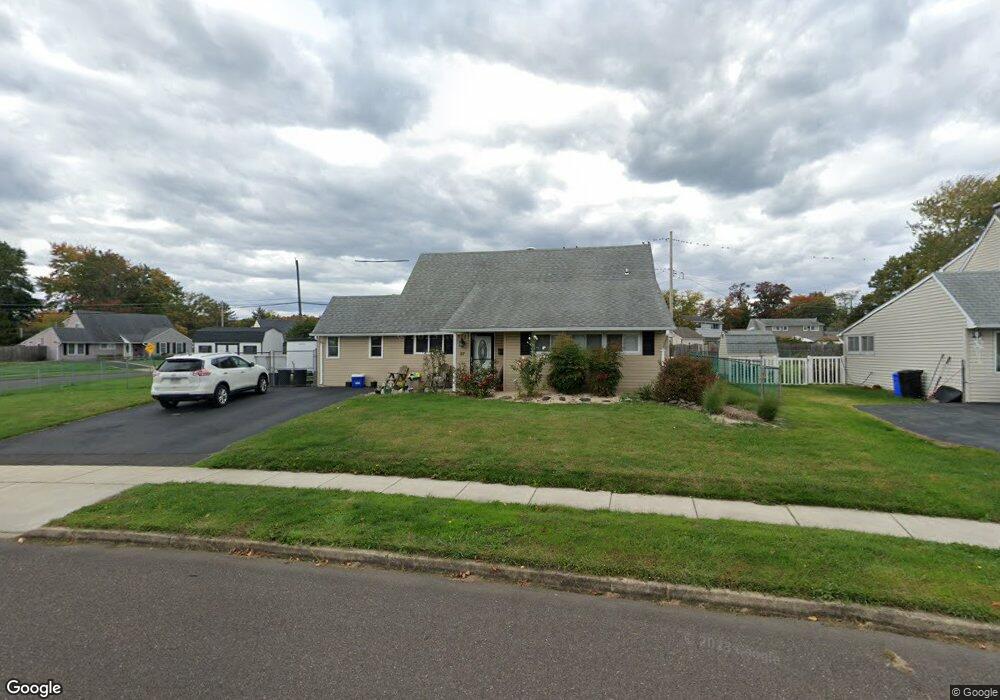 27 Dolphin Rd, Levittown, PA 19056 - photo 1