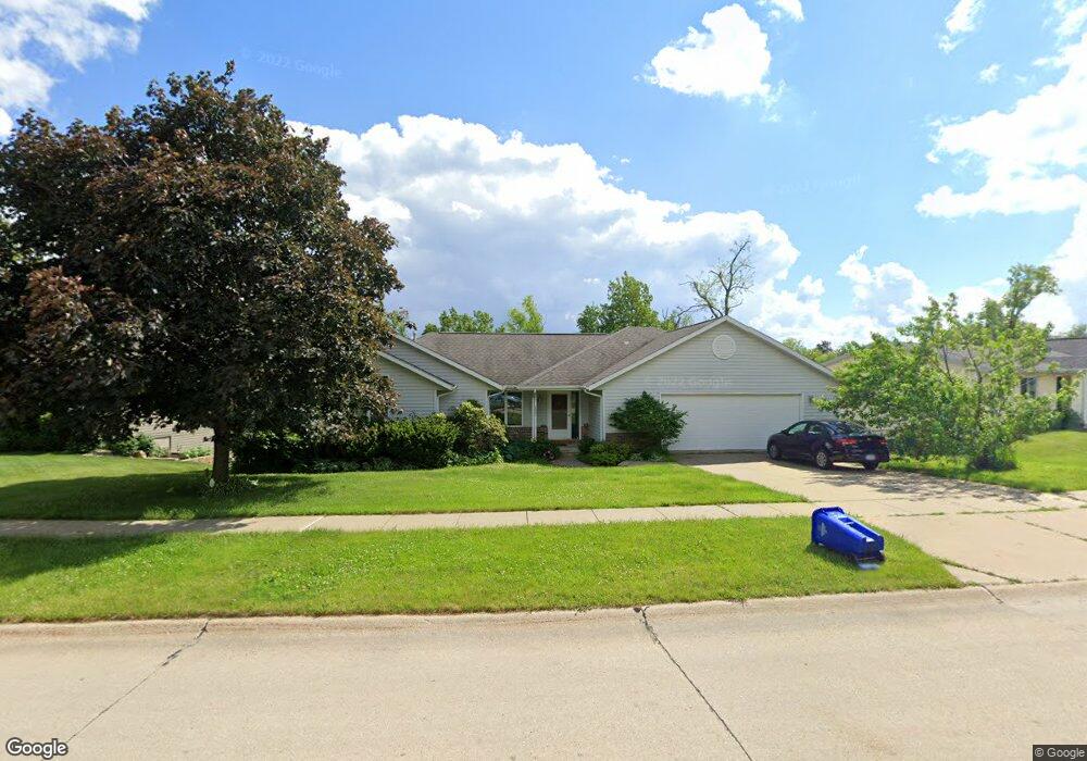 1907 Hidden Hollow Ln NW, Cedar Rapids, IA 52405 - photo 1