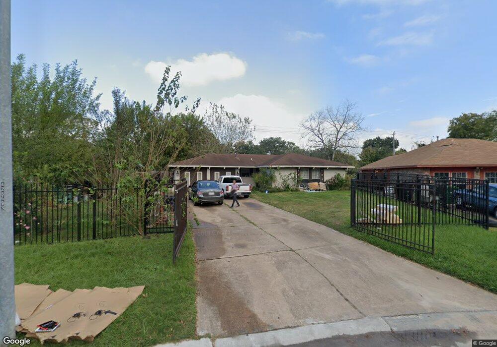 8802 Ivy Spring Ln, Houston, TX 77088 - photo 1