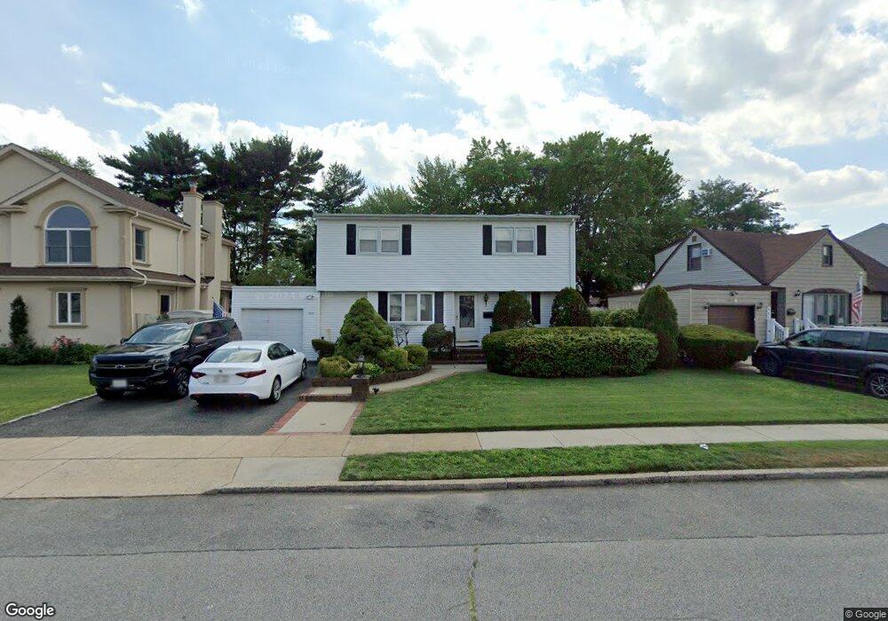 1069 Shelburne Dr, Franklin Square, NY 11010 - photo 1