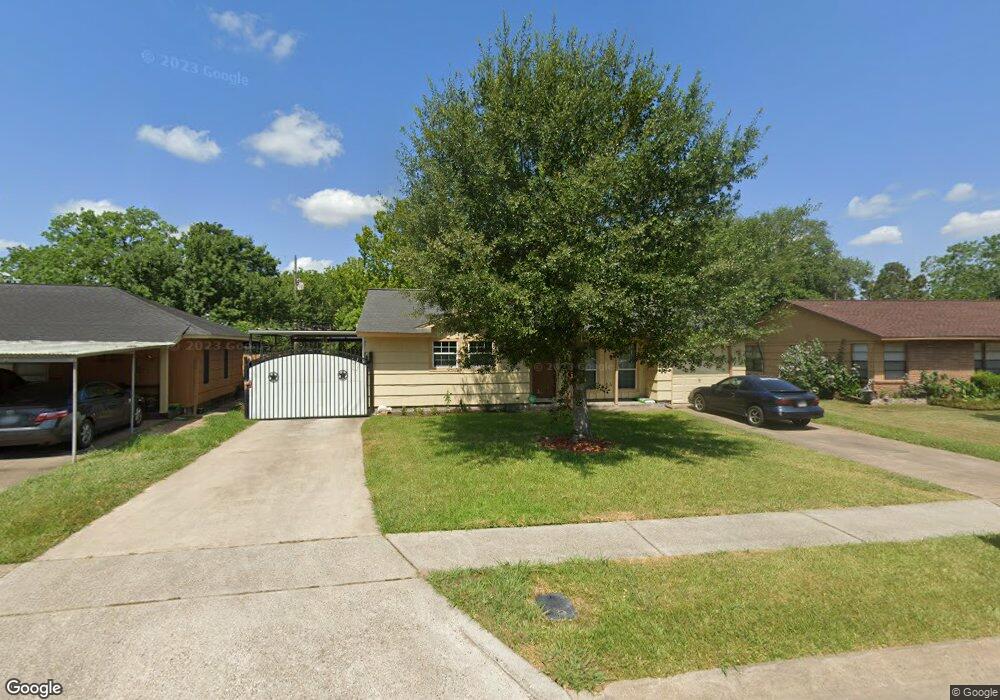 10822 Newton St, Houston, TX 77075 - photo 1