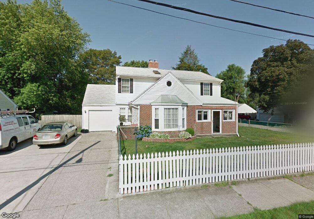 90 Maplecrest Dr, Pawtucket, RI 02861 - photo 1