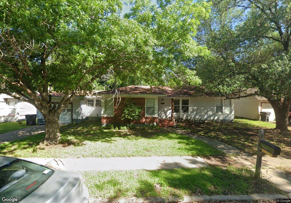 112 Circle Dr, Cleburne, TX 76033 - photo 1