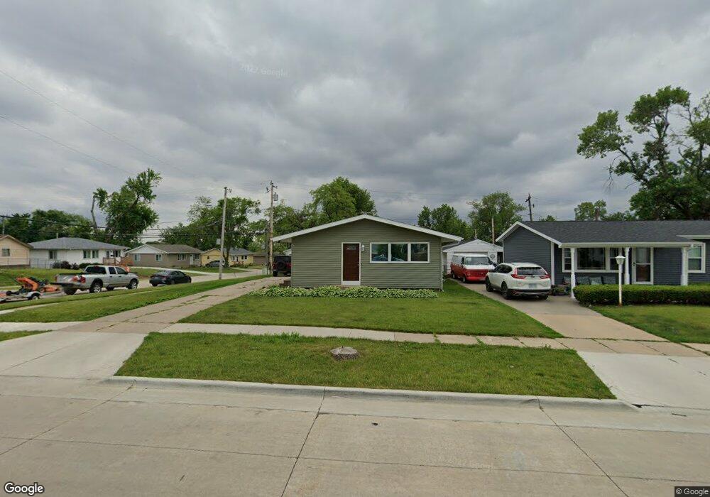 4901 Midway Dr NW, Cedar Rapids, IA 52405 - photo 1
