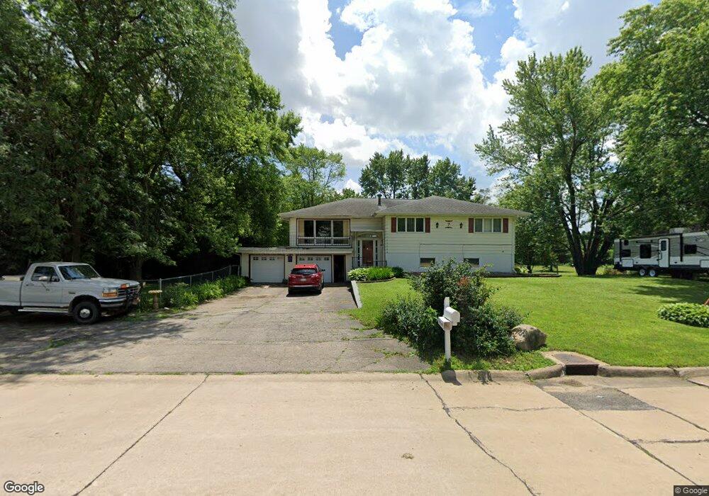 7 36th Ave SW, Cedar Rapids, IA 52404 - photo 1