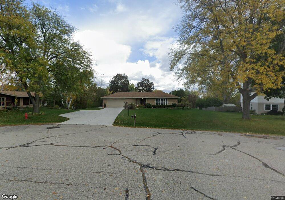 W151N6986 Glenview Ct, Menomonee Falls, WI 53051 - photo 1
