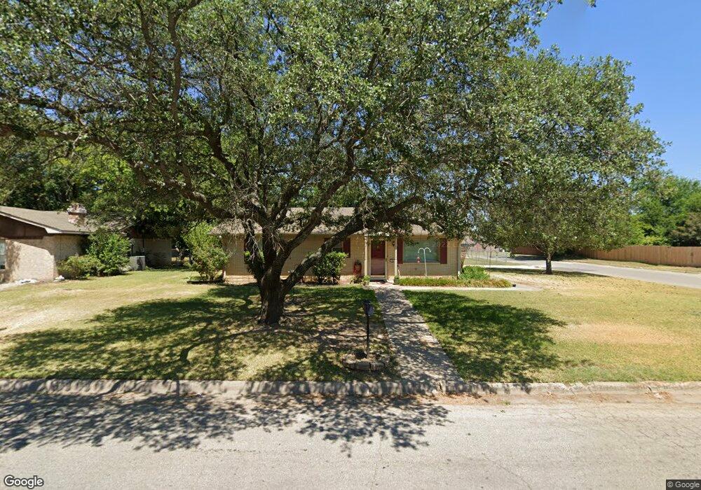1008 Kent Dr, Gainesville, TX 76240 - photo 1