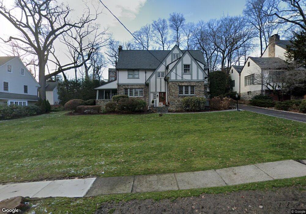 133 Pondfield Rd W unit 1D, Bronxville, NY 10708 - photo 1