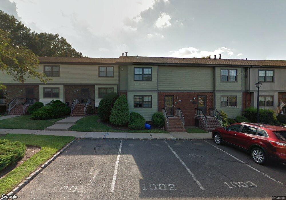 1005 Maple Hill Dr, Woodbridge, NJ 07095 - photo 1