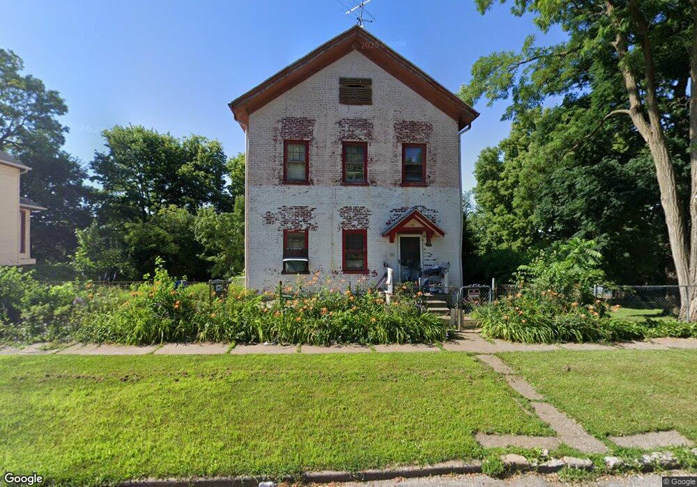 711 W 6th St, Davenport, IA 52802 - photo 1