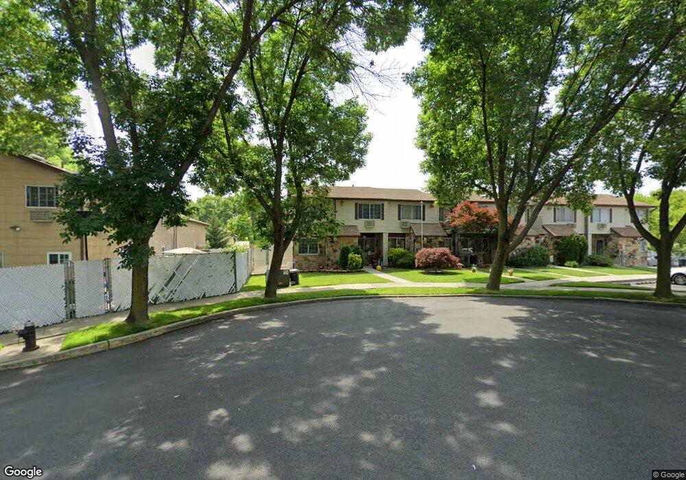 15 Garth Ct, Staten Island, NY 10306 - photo 1