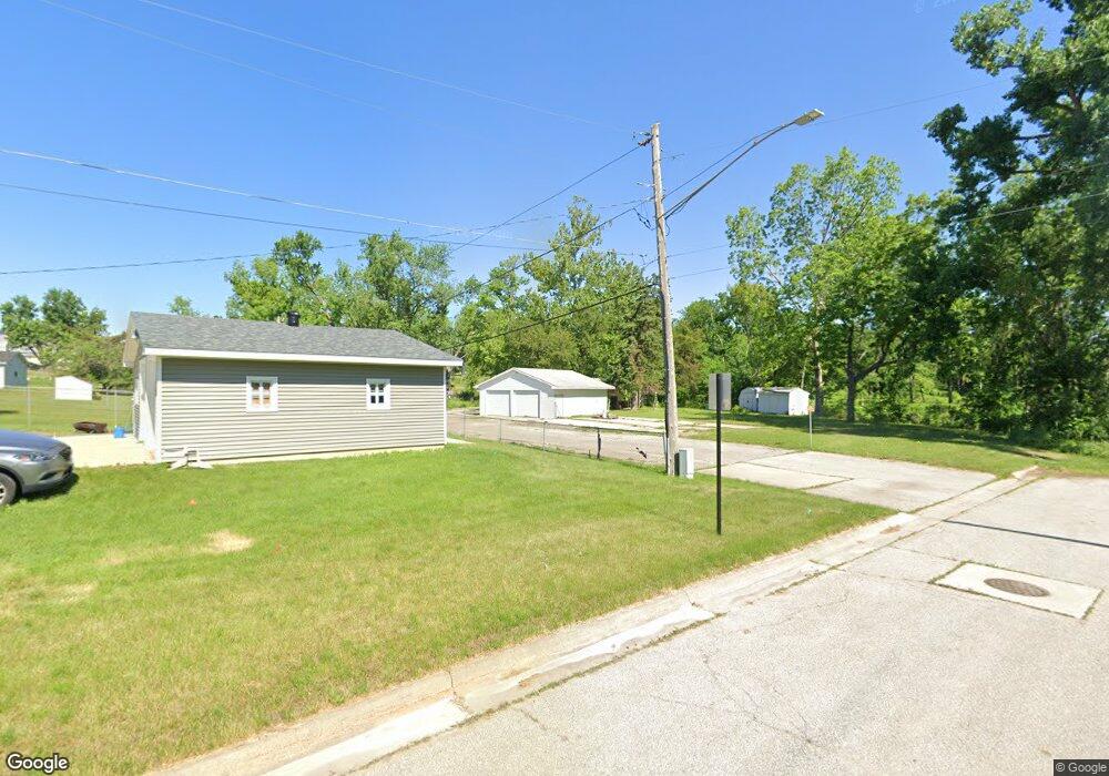 105 N B Ave, Hiawatha, IA 52233 - photo 1
