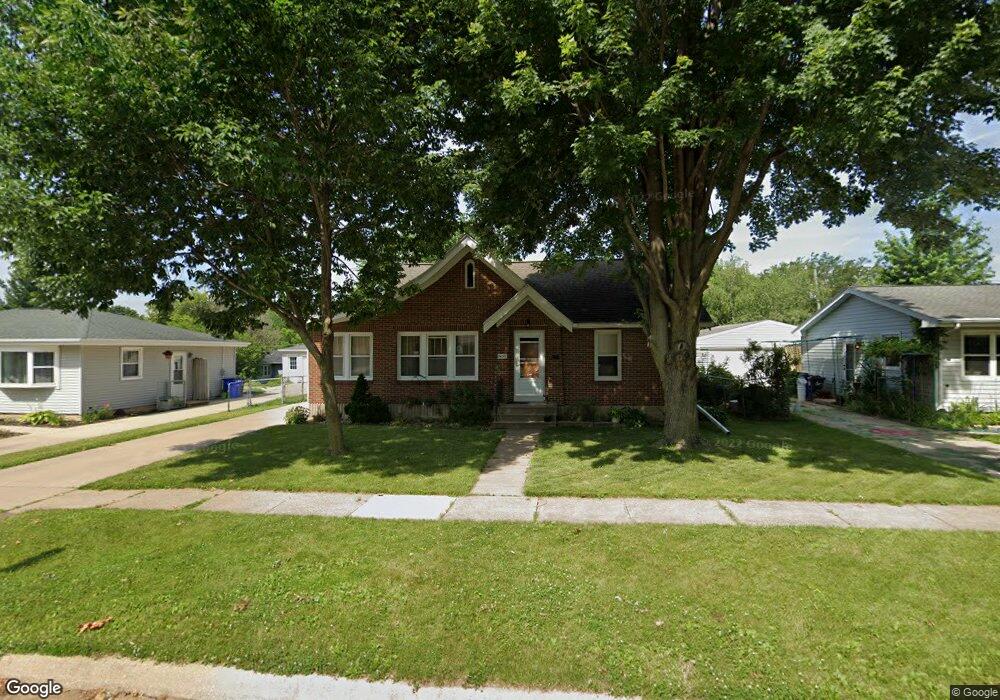 2408 Lori Dr SW, Cedar Rapids, IA 52404 - photo 1