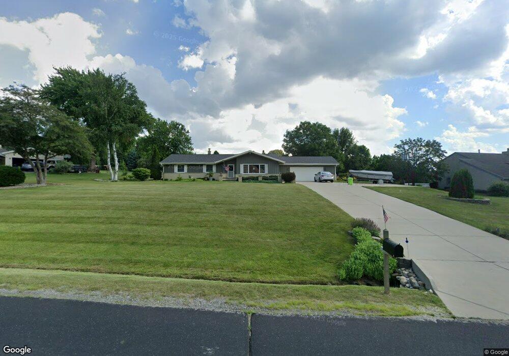 N58W26467 Mountain Shadows Dr, Sussex, WI 53089 - photo 1