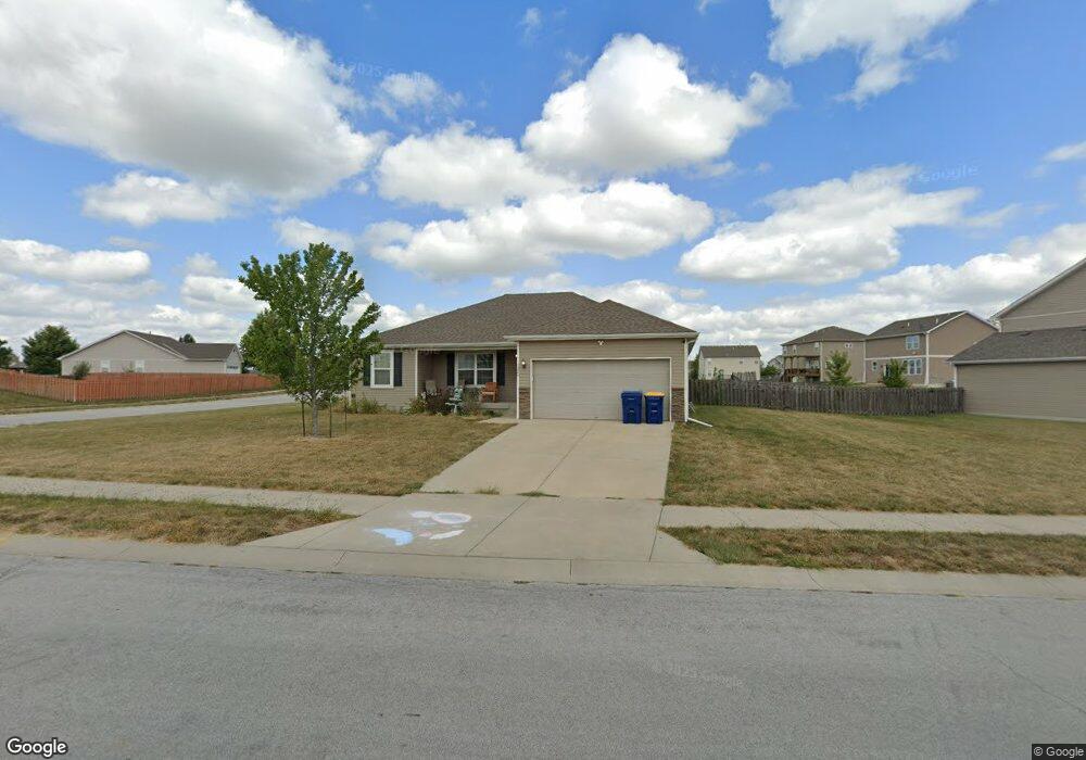 1224 SW Cornwall Rd, Raymore, MO 64083 - photo 1