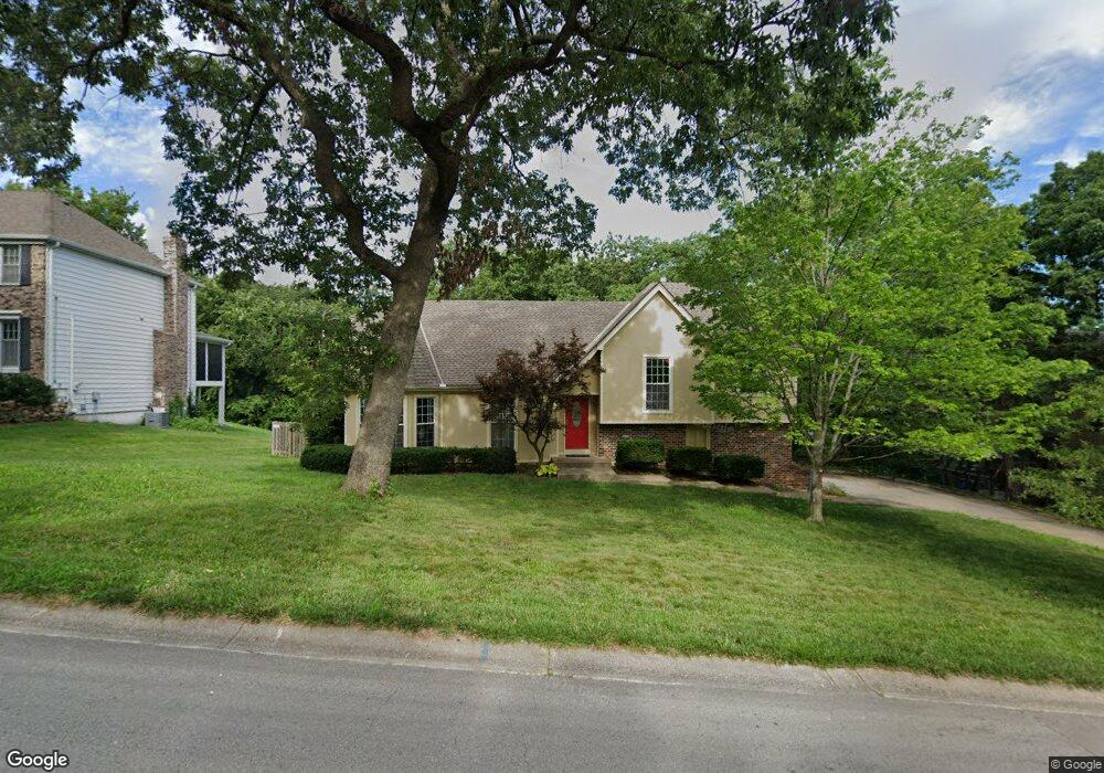 6730 Cottonwood Dr, Shawnee, KS 66216 - photo 1