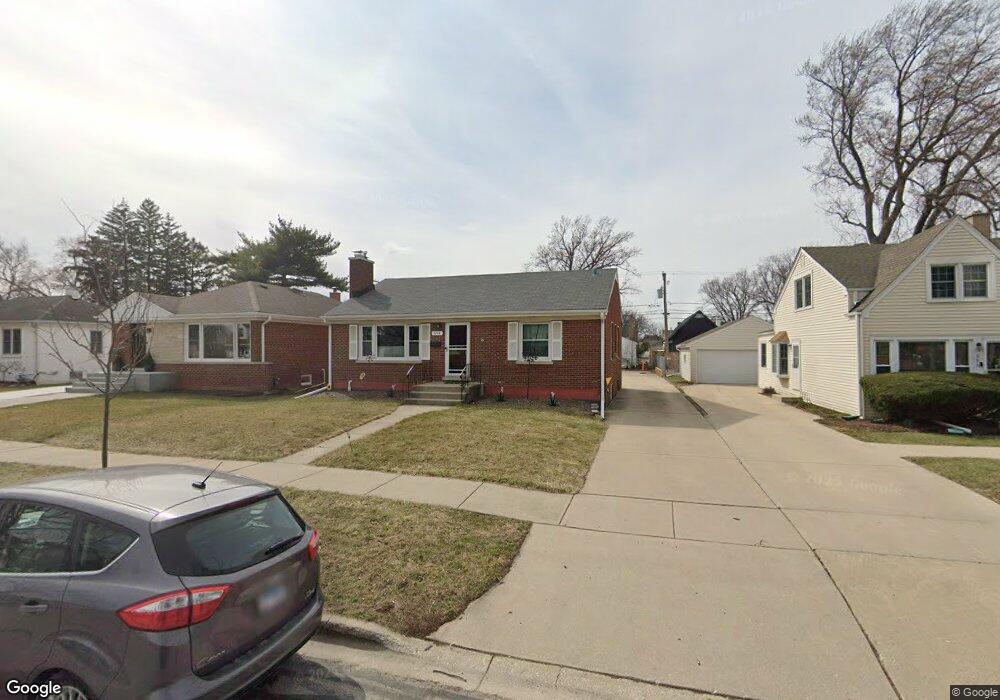 690 S Spring Rd, Elmhurst, IL 60126 - photo 1