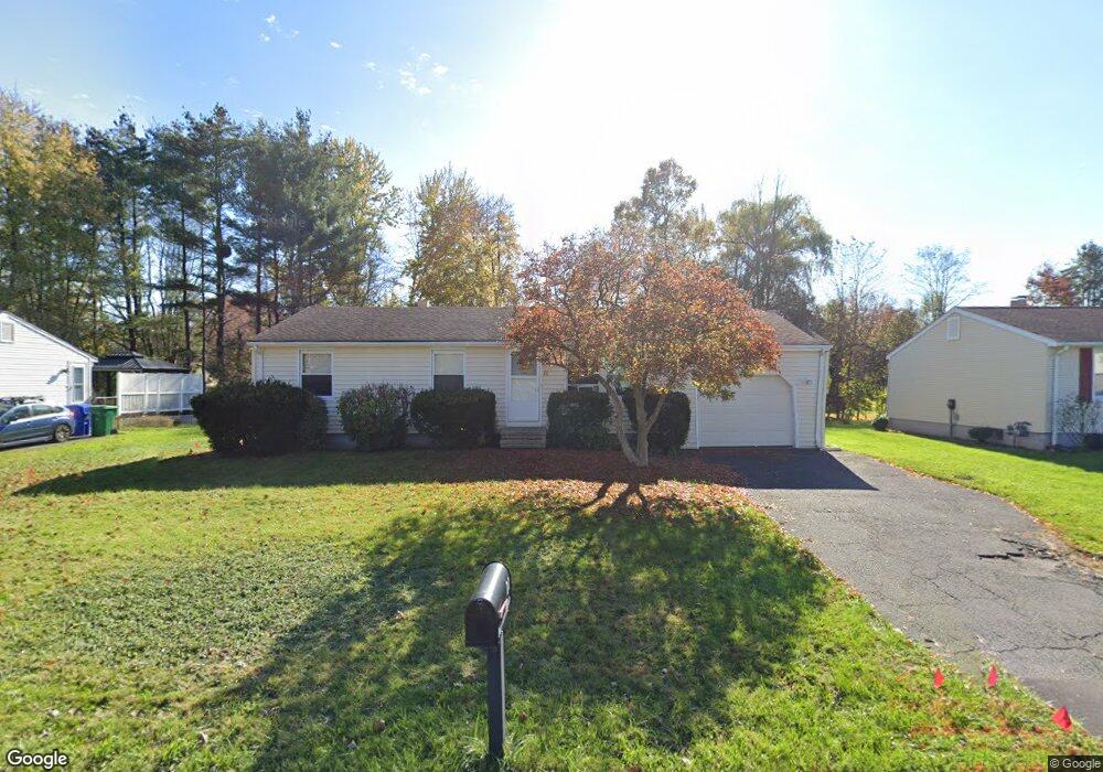 11 Farmstead Cir, Bloomfield, CT 06002 - photo 1