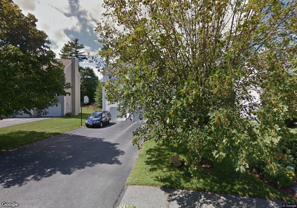 33 Wintergreen Dr, MerriMacK, NH 03054 - photo 1