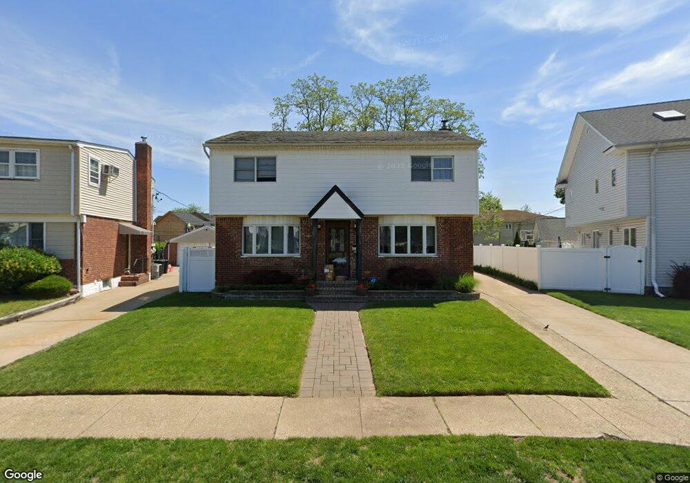 856 Center Dr, Franklin Square, NY 11010 - photo 1