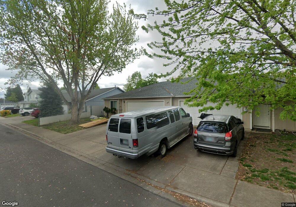 522 Mountain View Dr, Central Point, OR 97502 - photo 1