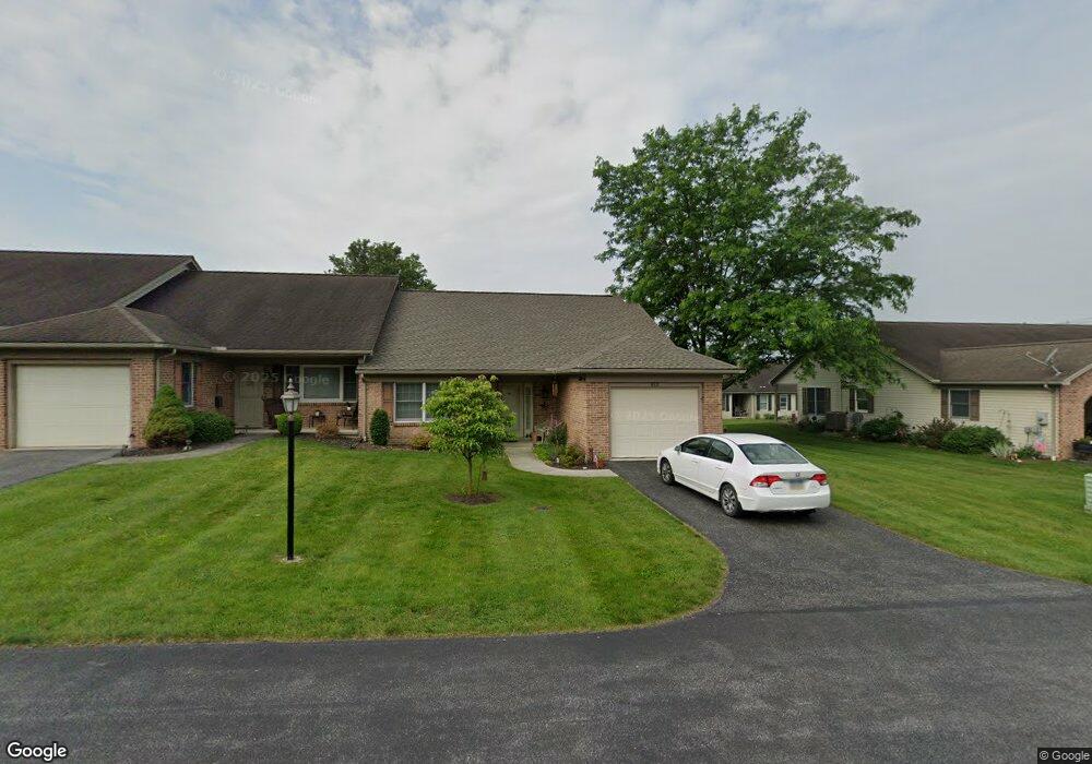 412 Deborah Ct, Chambersburg, PA 17201 - photo 1