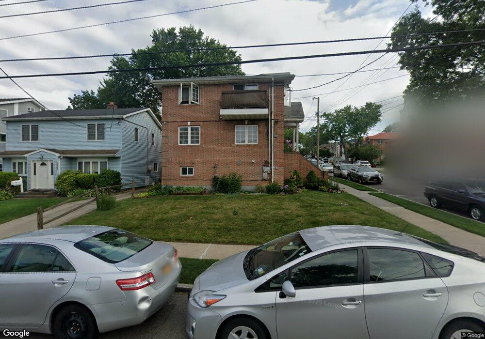 256-04 58th Ave, Little Neck, NY 11362 - photo 1