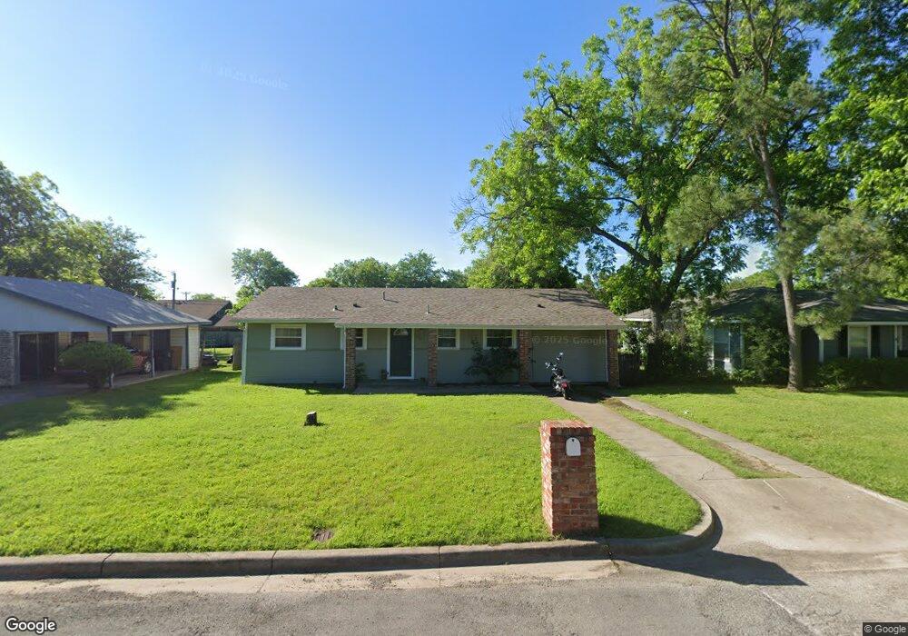 605 Phillips St, Cleburne, TX 76033 - photo 1