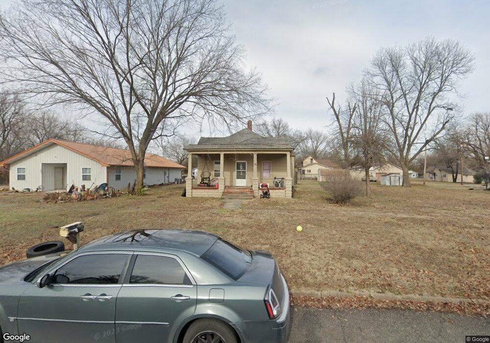 1627 Kennedy Ave, Parsons, KS 67357 - photo 1