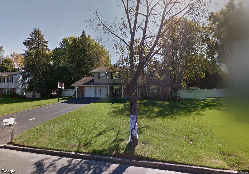 47 Peppermint Rd, ComMacK, NY 11725 - photo 1