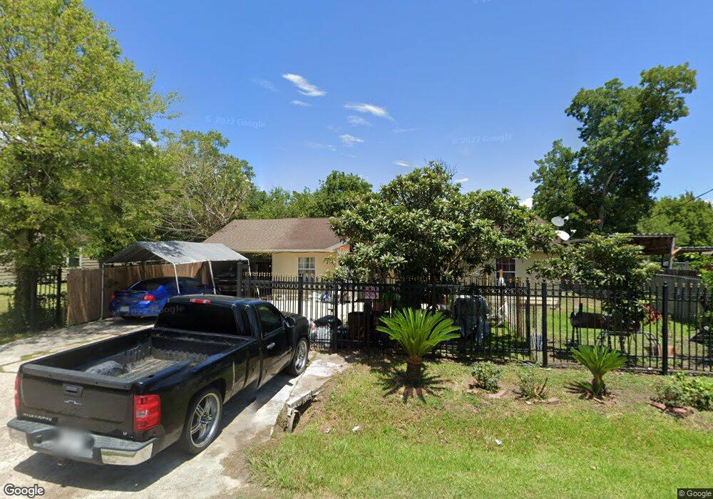 945 Oakstone St, Houston, TX 77015 - photo 1