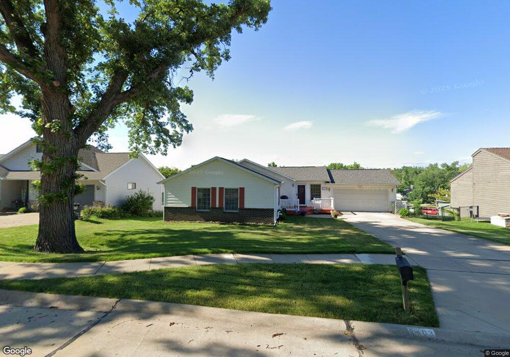 2403 Camelot Ave NW, Cedar Rapids, IA 52405 - photo 1