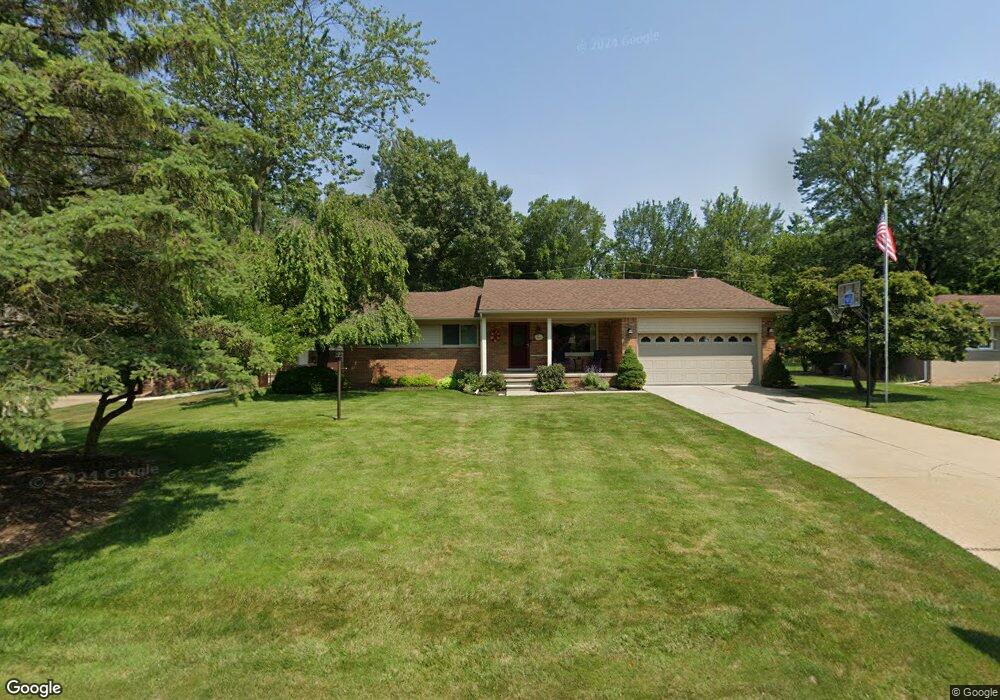 8110 Odonnell Dr, Grosse Ile, MI 48138 - photo 1